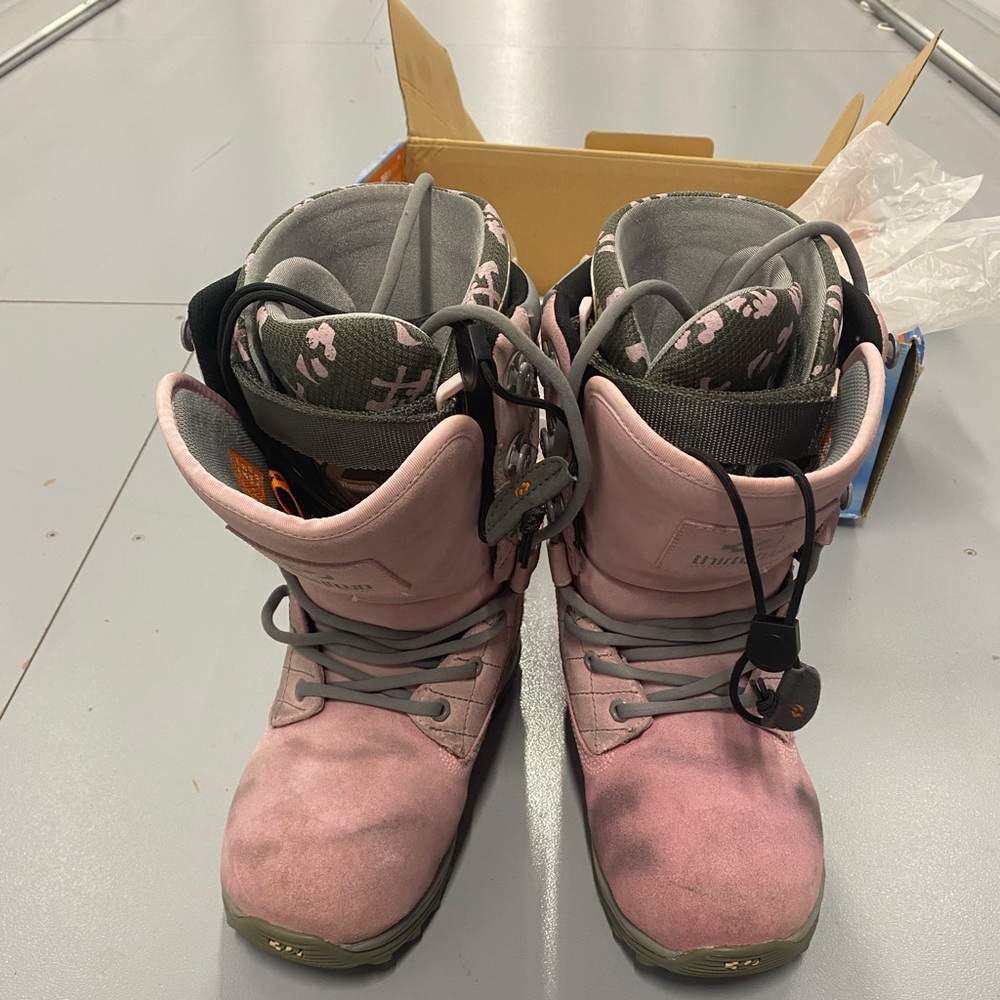 🌟Thirtytwo Pink and Grey Snowboard Boots Timba